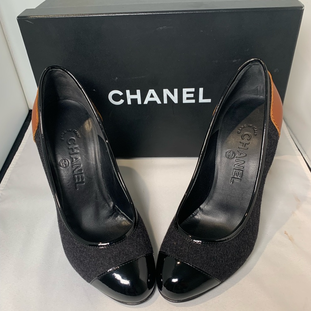 CHANEL DK GRAY PUMPS